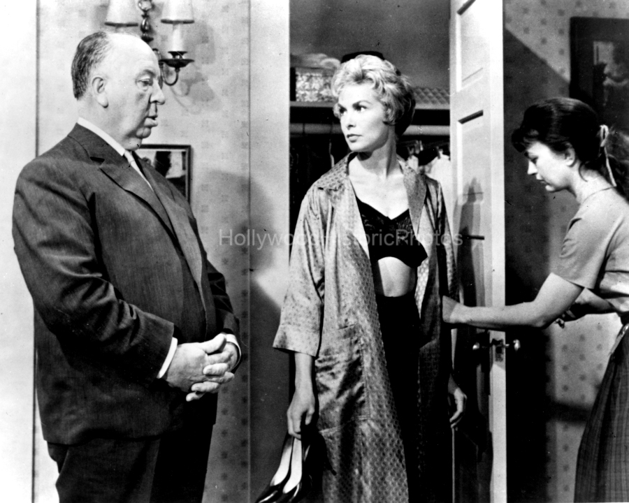 Psycho 1960 Alfred Hitchcock and Janet Leigh.jpg